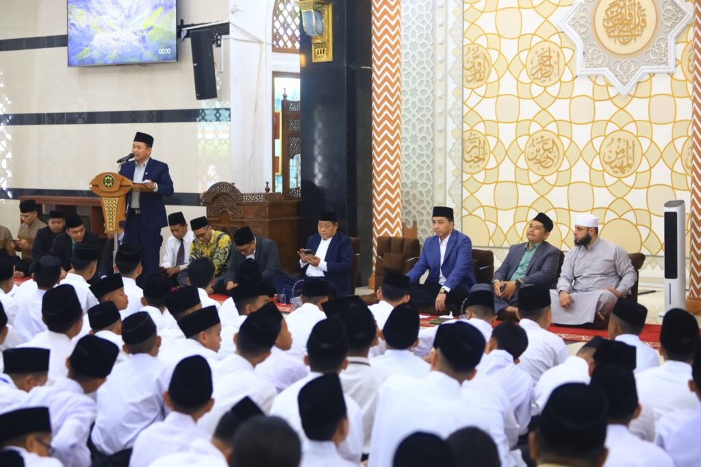 Pimpinan Tazakka Beri Pengarahan kepada Wali Santri dan Santri Baru