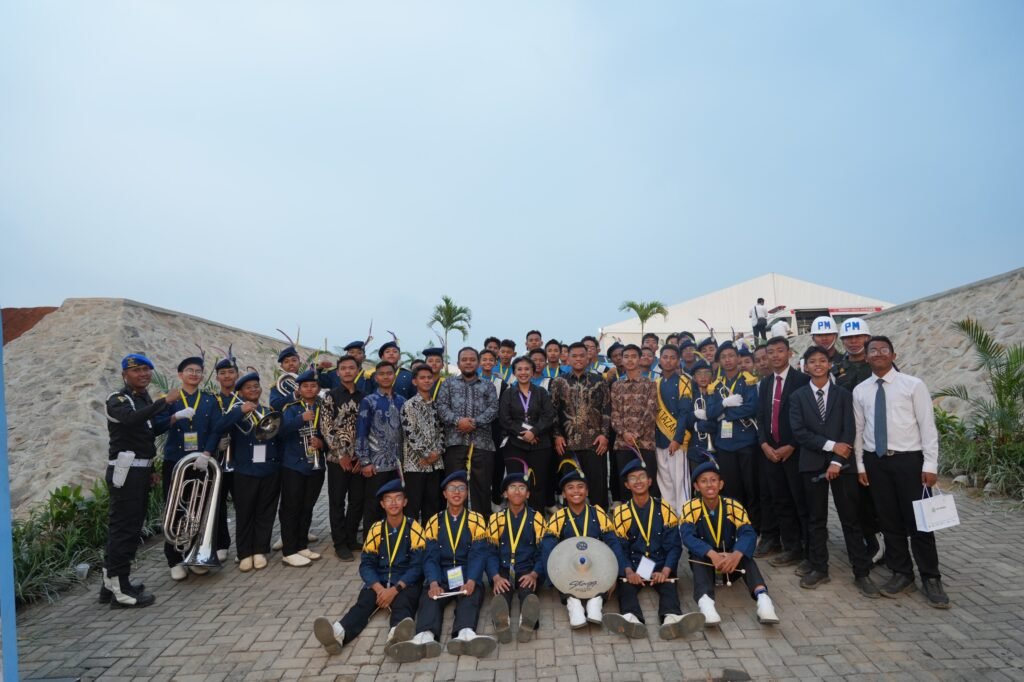 Marching Band Tazakka Sambut Kunjungan Presiden RI di Batang