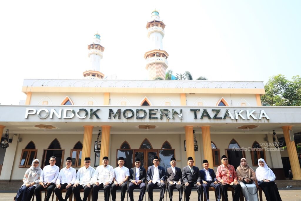 OJK Hadir di Tazakka, Santri Dikenalkan pada Literasi Pasar Modal