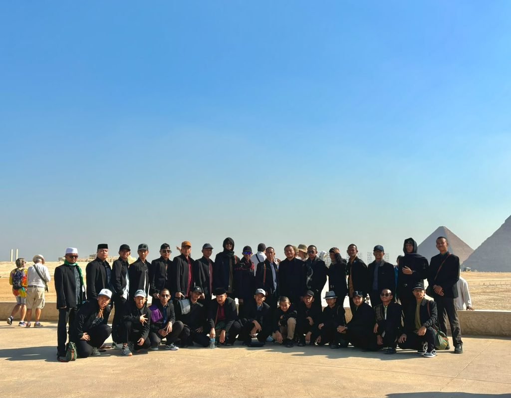 28 Santri Tazakka Ikuti Umrah Bersama dan Daurah Intensif di Mesir